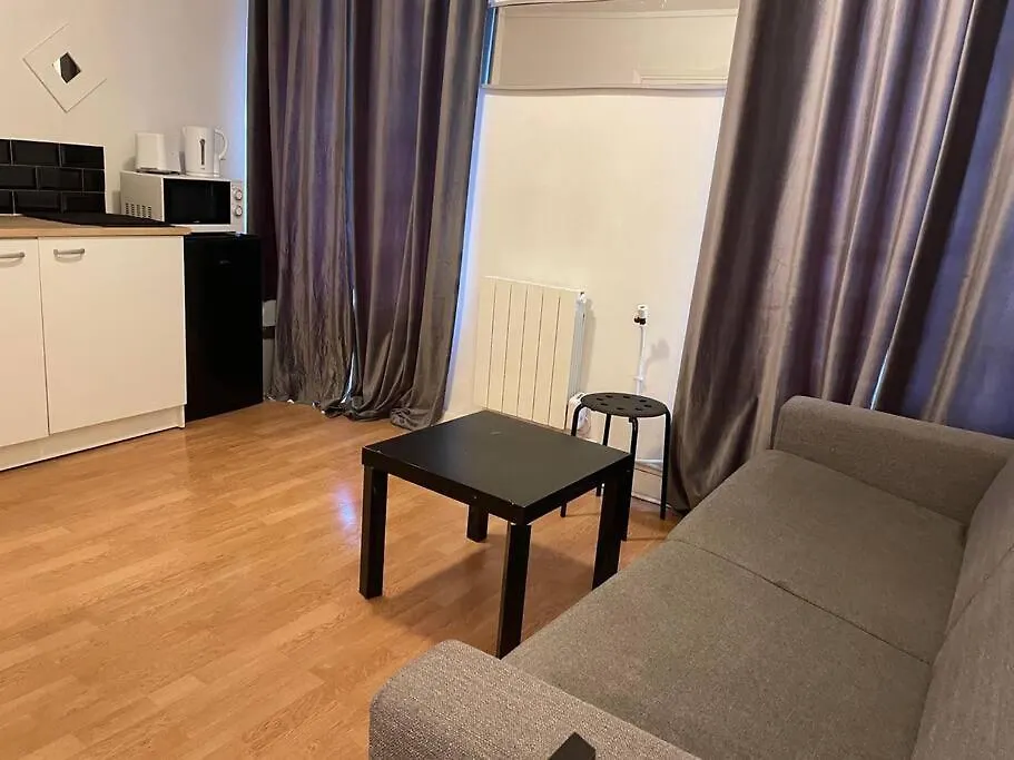 Appartement 14 *